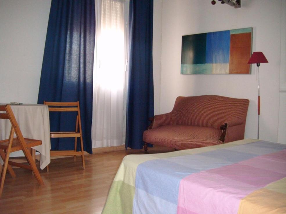 Guest house Puerta Del Sol 2*