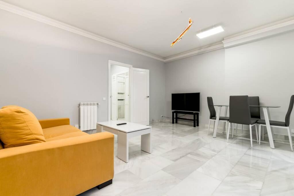 Cozy And Comfortable In Plaza Castilla *