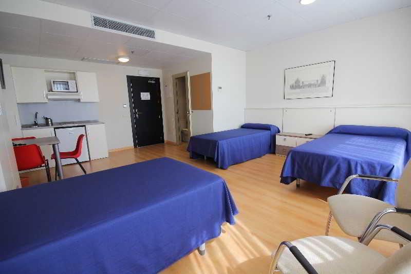 Vértice Roomspace Pensión 3*