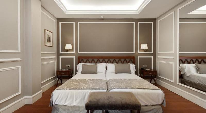 Hotel Catalonia Cortes 4*
