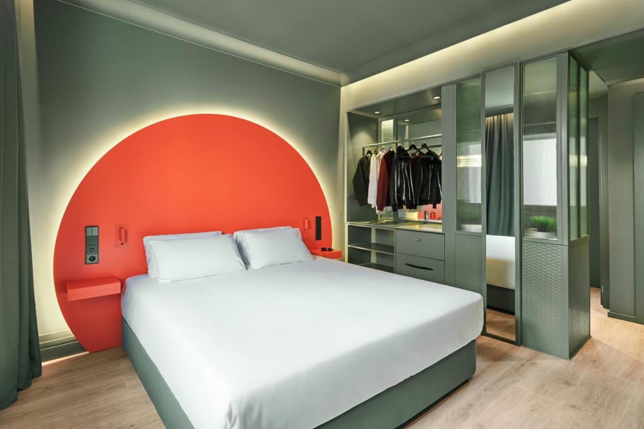 Chic & Basic Dot Madrid