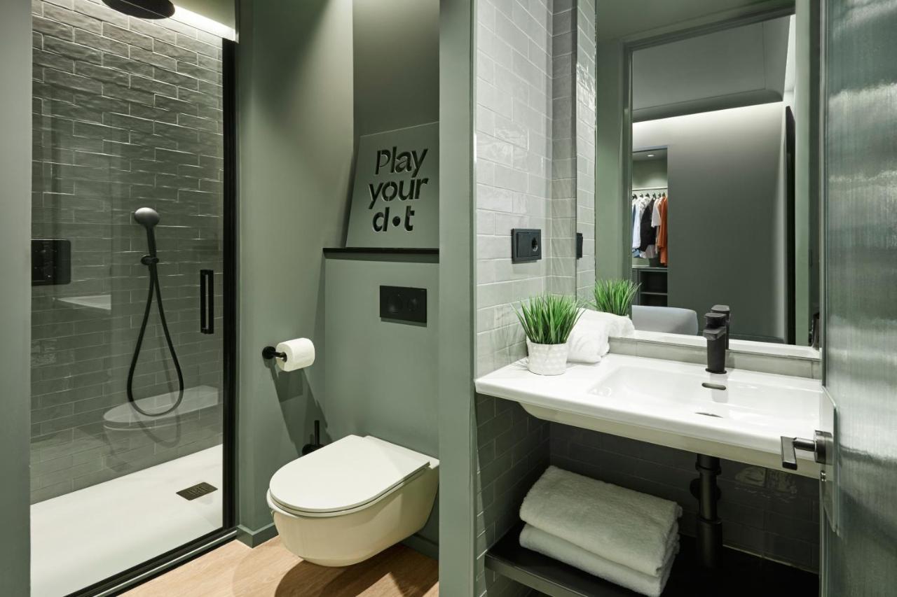 Chic & Basic Dot Hotel