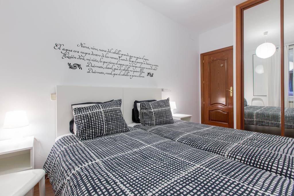 Book In Madrid- Puerta Del Sol *