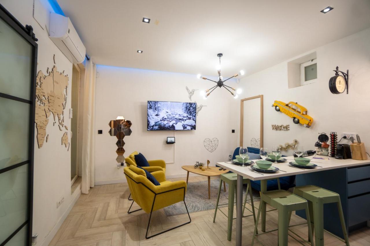 Cozy Puerta Del Sol & Private Patio Apartment Madrid