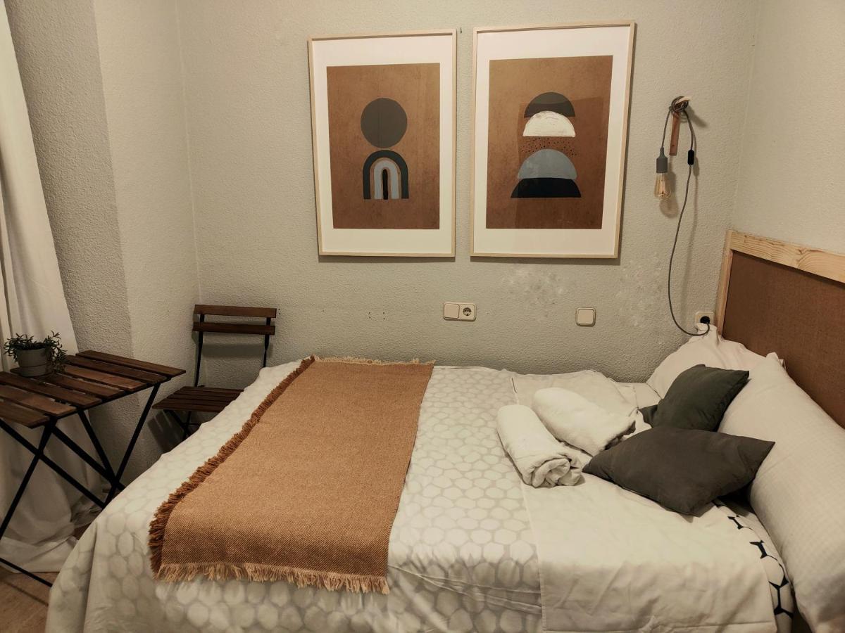 Pensión Corredera Rooms, No Llegadas Despues De 21h *
