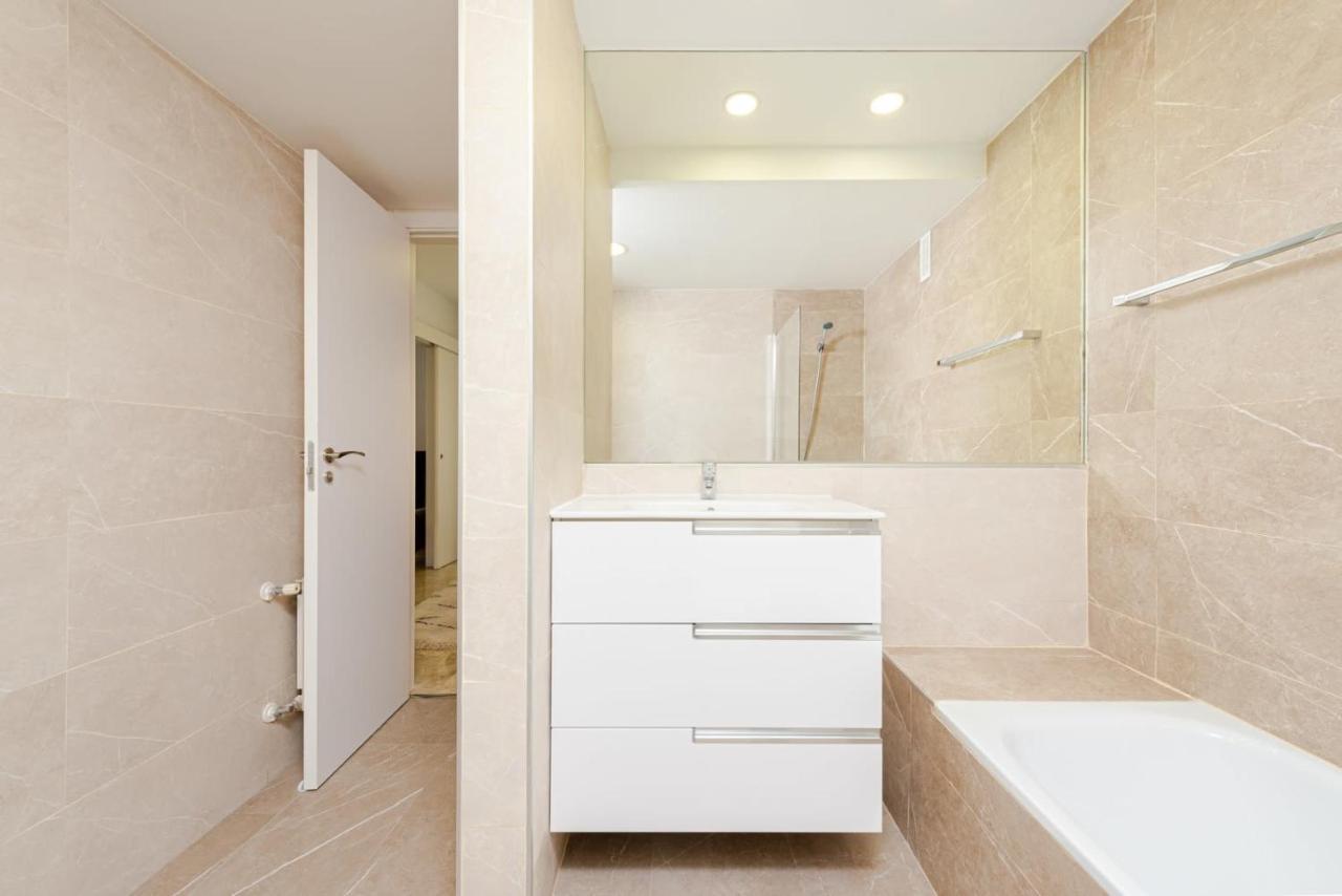 Huertas - Modern In Conde Orgaz Madrid