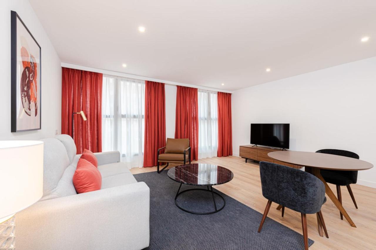 Unique And Sophisticated Design Homes In Financial Centre *