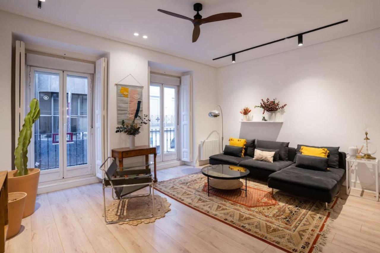 Stylish 2 Bedroom In The Heart Of Apartamento Madrid