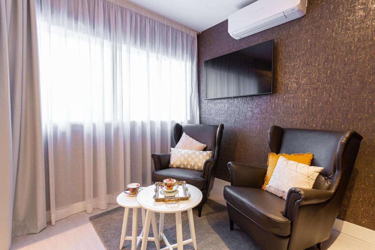 Fly Airport Guest house Madrid