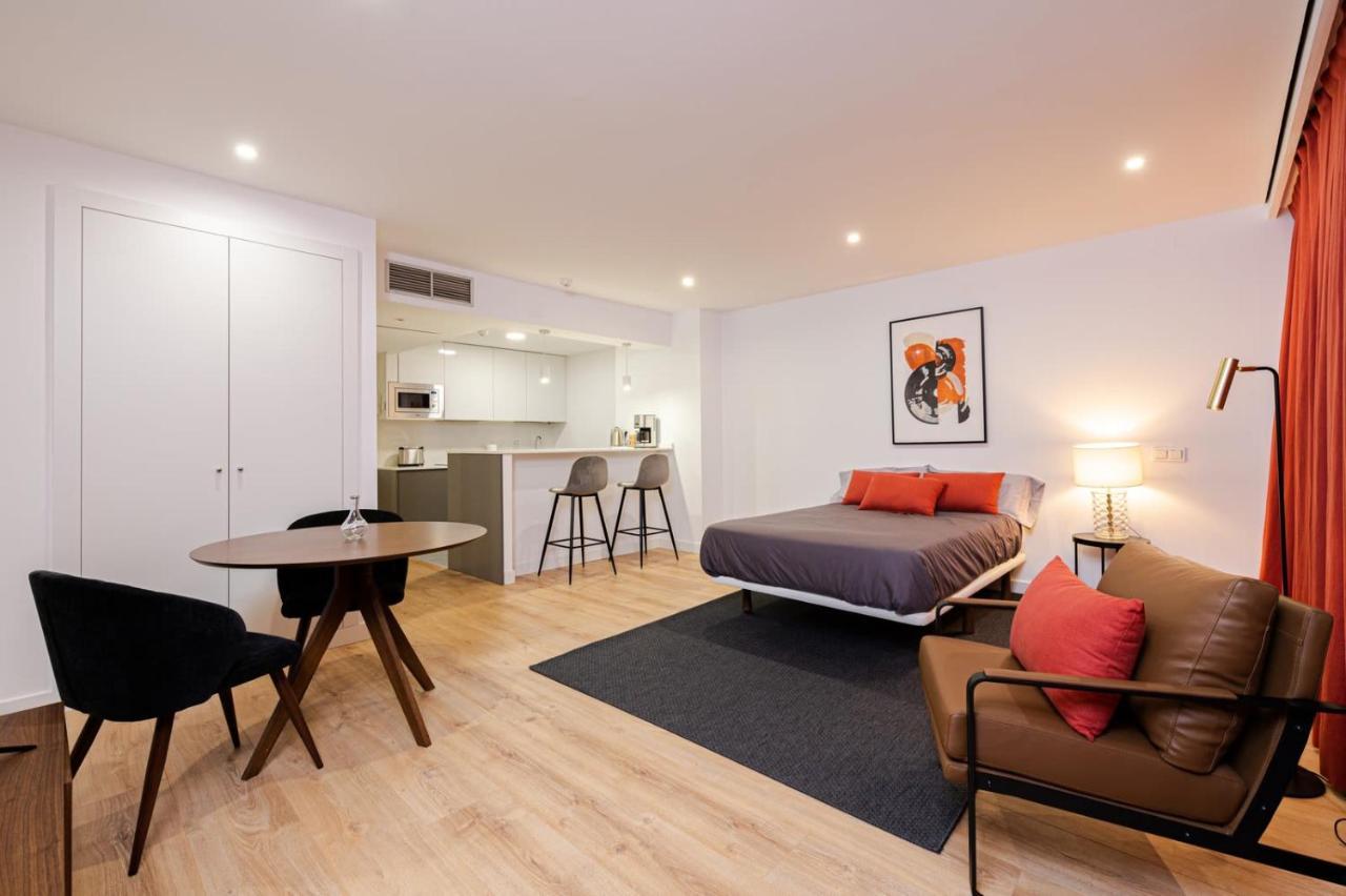 Unique And Sophisticated Design Homes In Financial Centre *