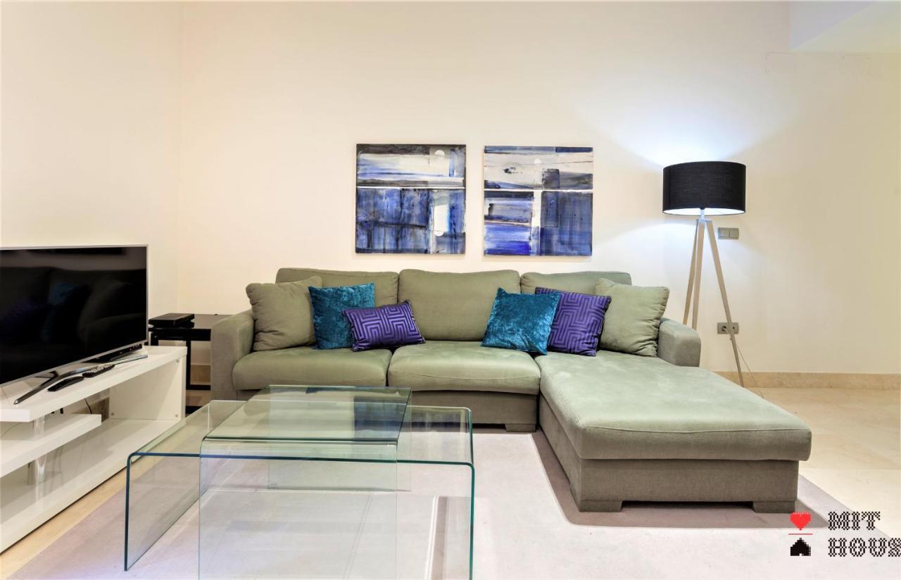 Mit House Echegaray En *