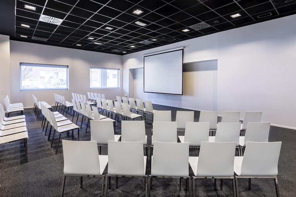 Hotel Occidental Castellana Norte 4*