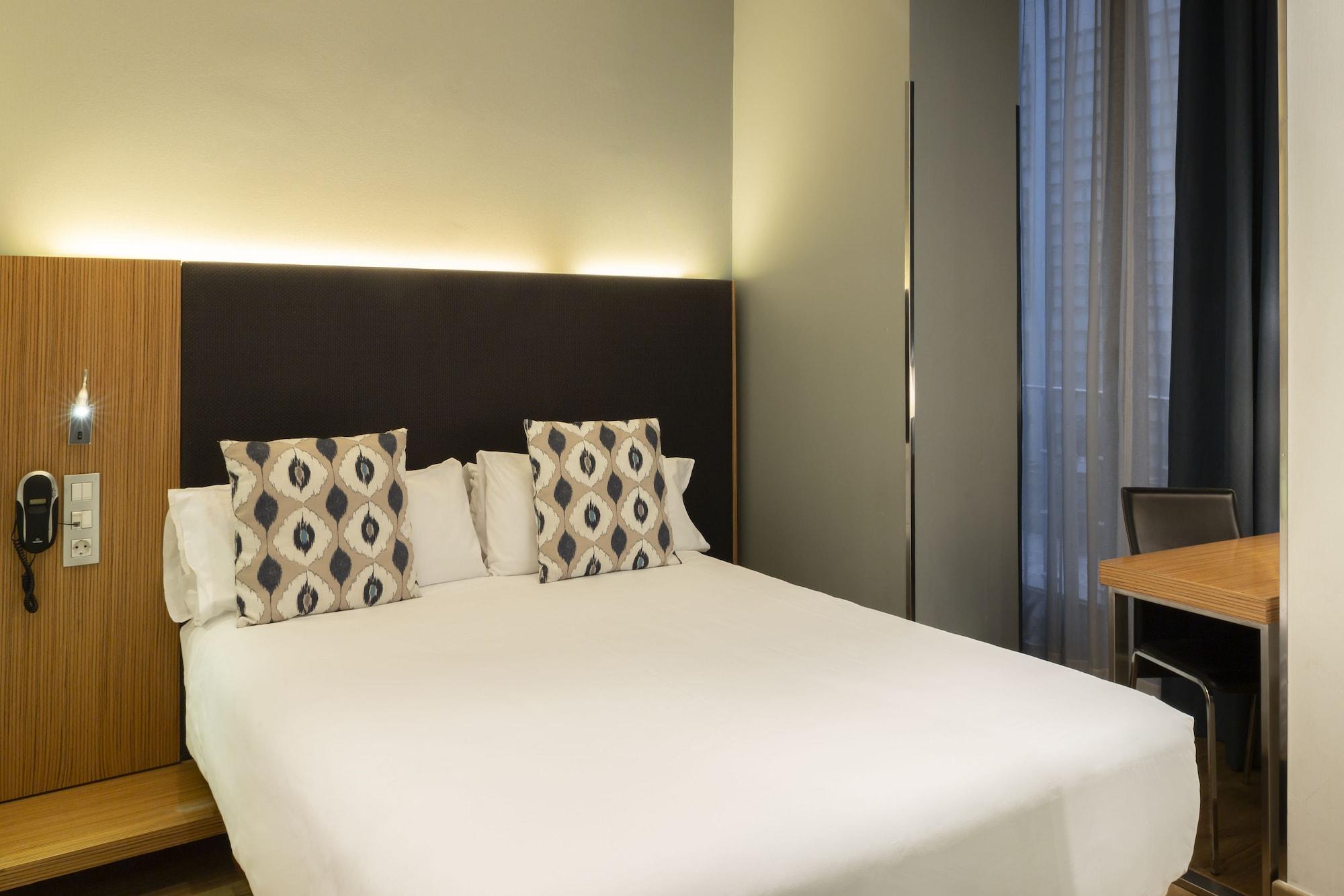 Petit Palace Plaza Del Carmen Hotel 4*