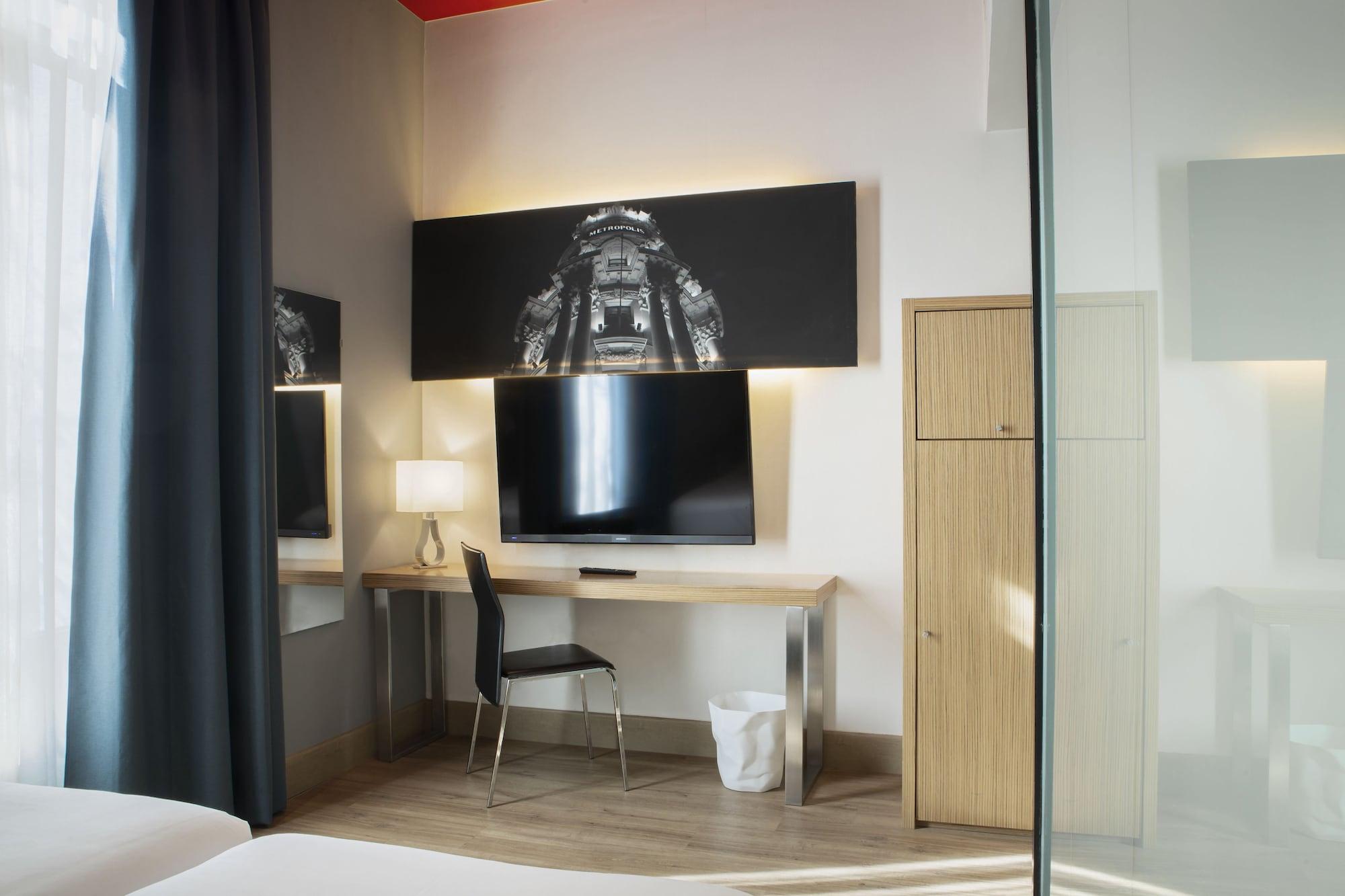 Petit Palace Plaza Del Carmen Hotel 4*
