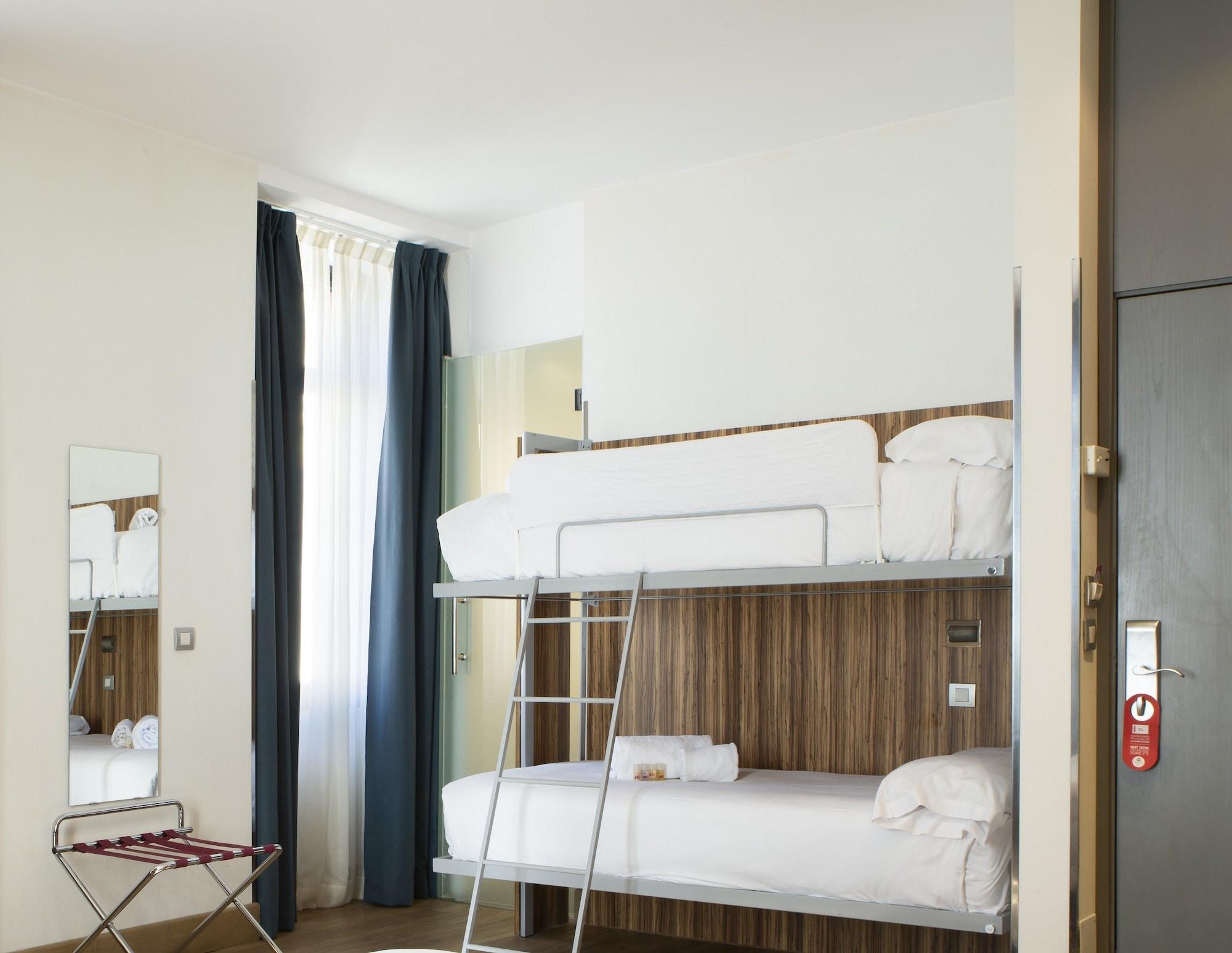 Hotel Petit Palace Plaza Del Carmen 4*