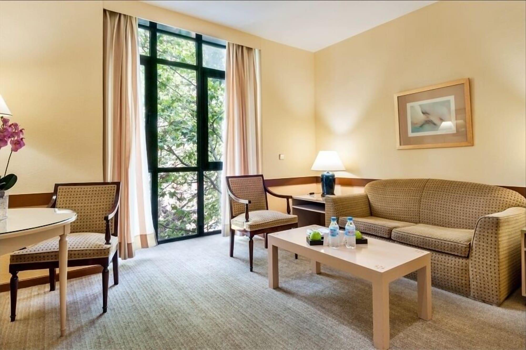 Espahotel Plaza Basílica Apartahotel 3*