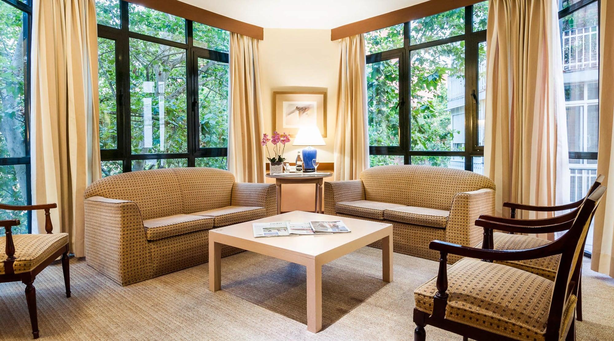 Apartahotel Espahotel Plaza Basílica 3*