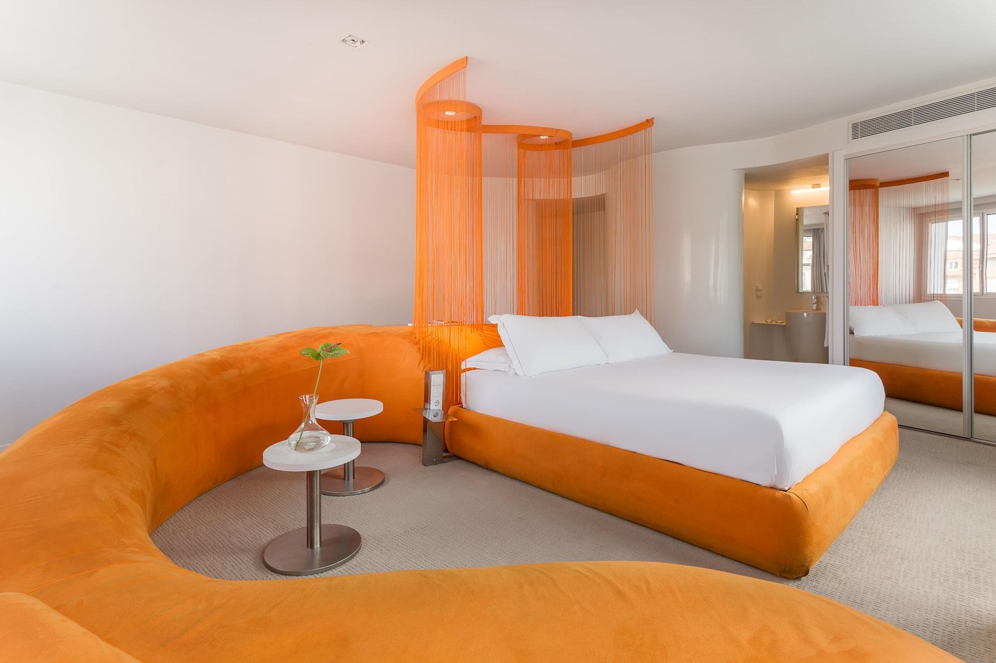 Mate Oscar, Hotel Madrid