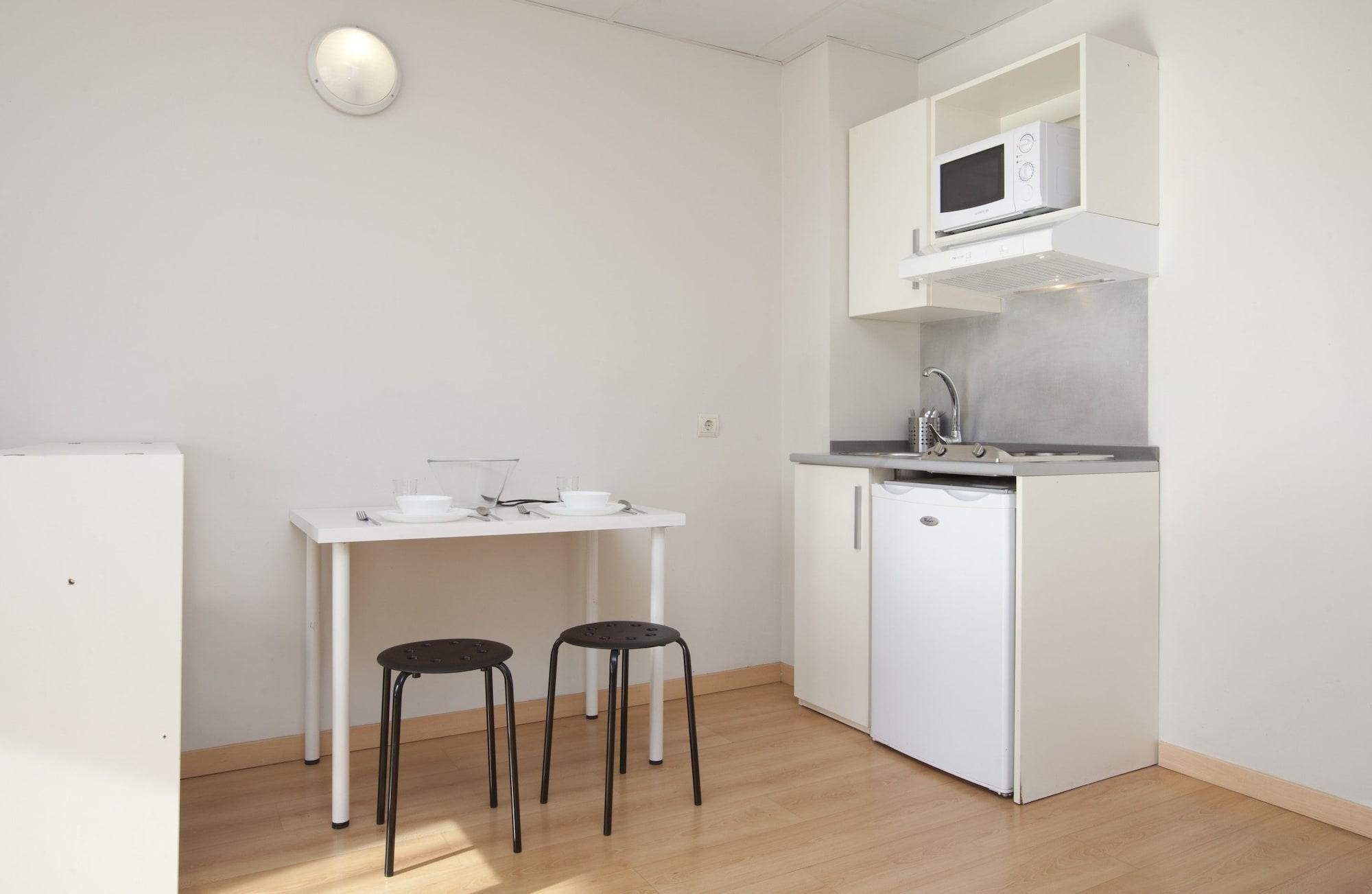 Vértice Roomspace Pensión 3*