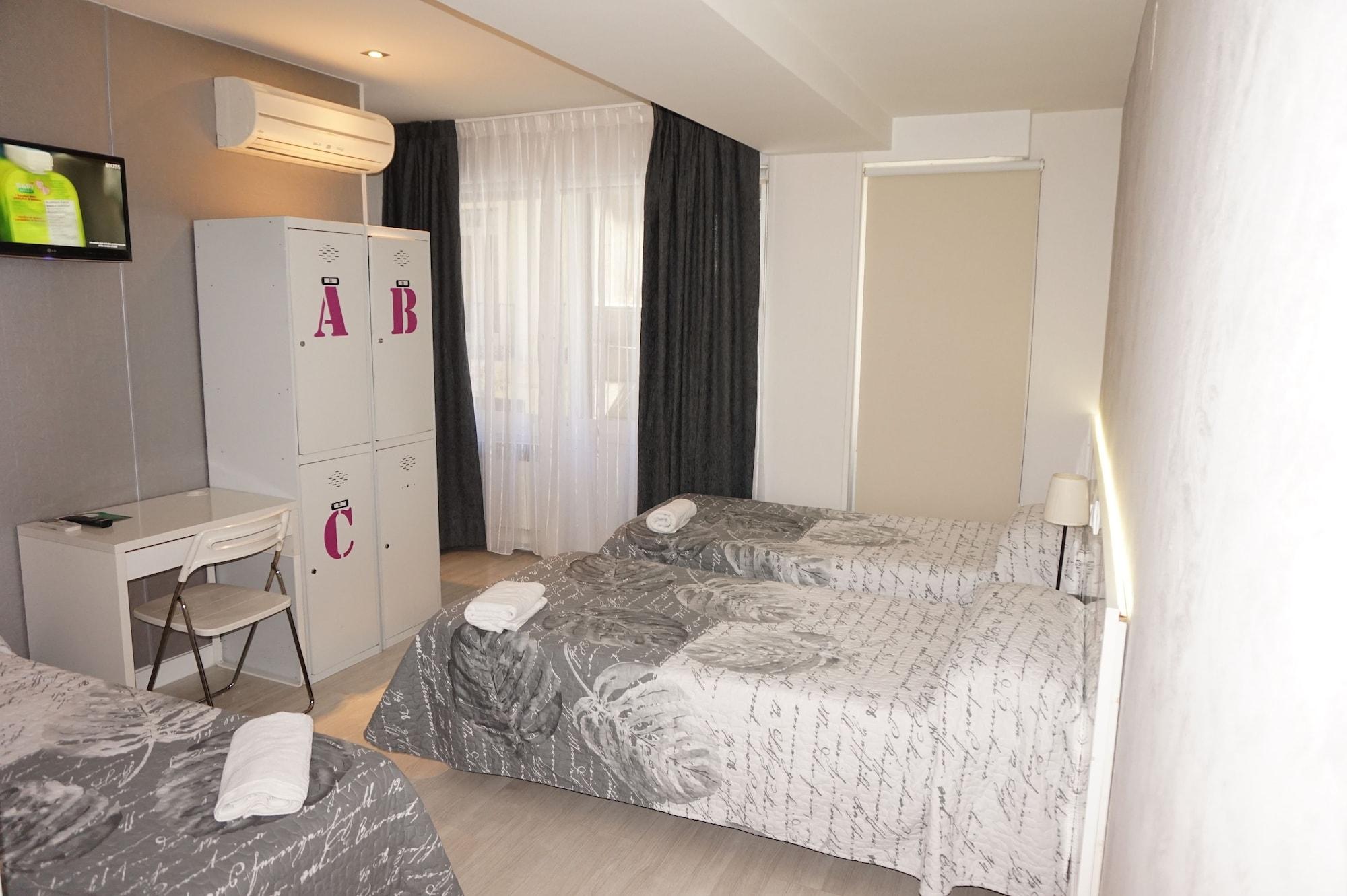 Far Gran Via Hostel *