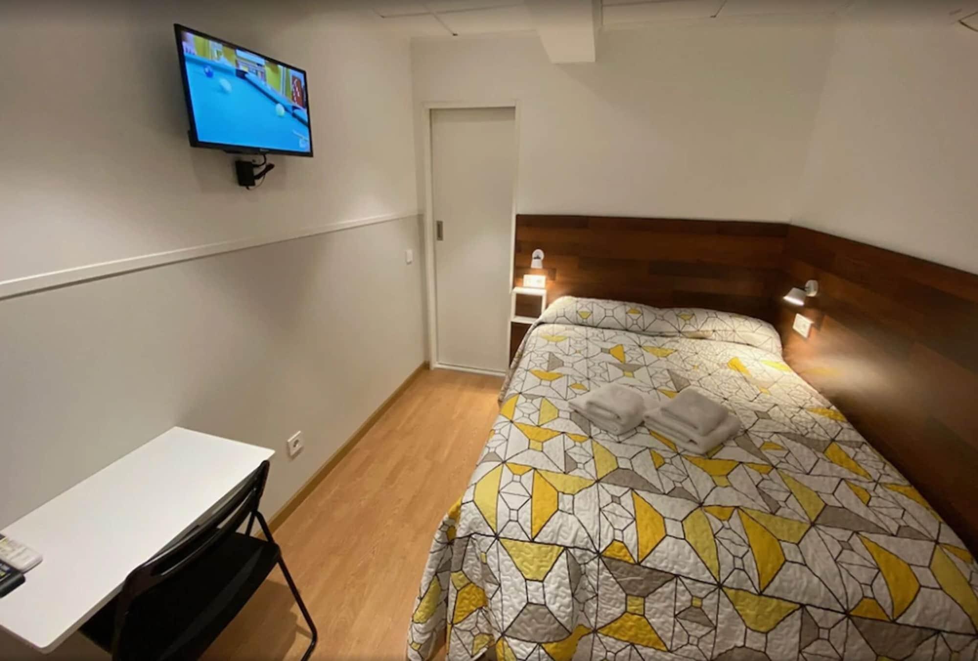 Far Gran Via Hostel *