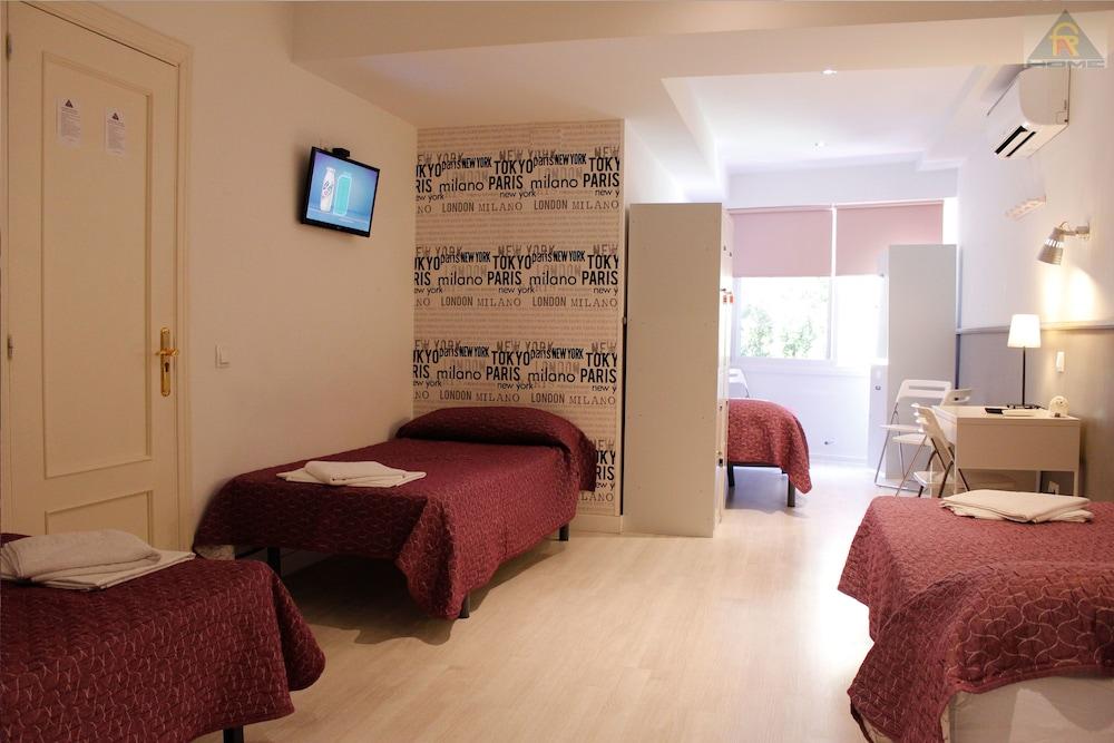 Far Gran Via Hostel *