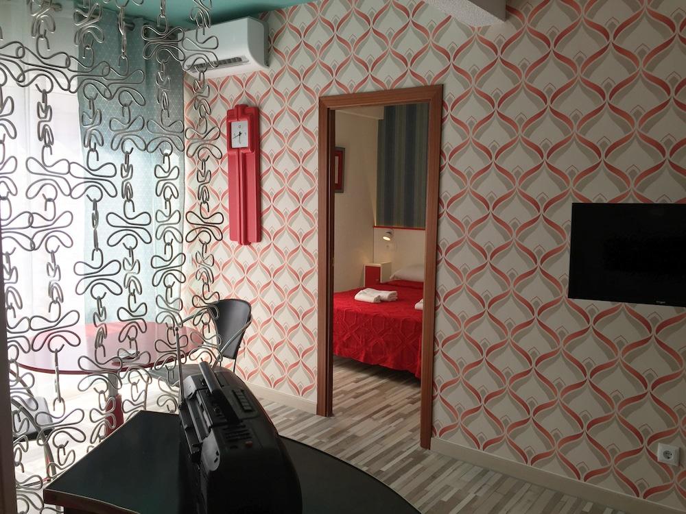 Far Gran Via Hostel *