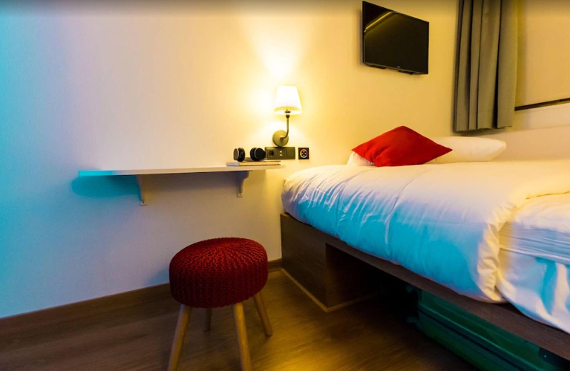 Far Bernabeu Hostal Madrid