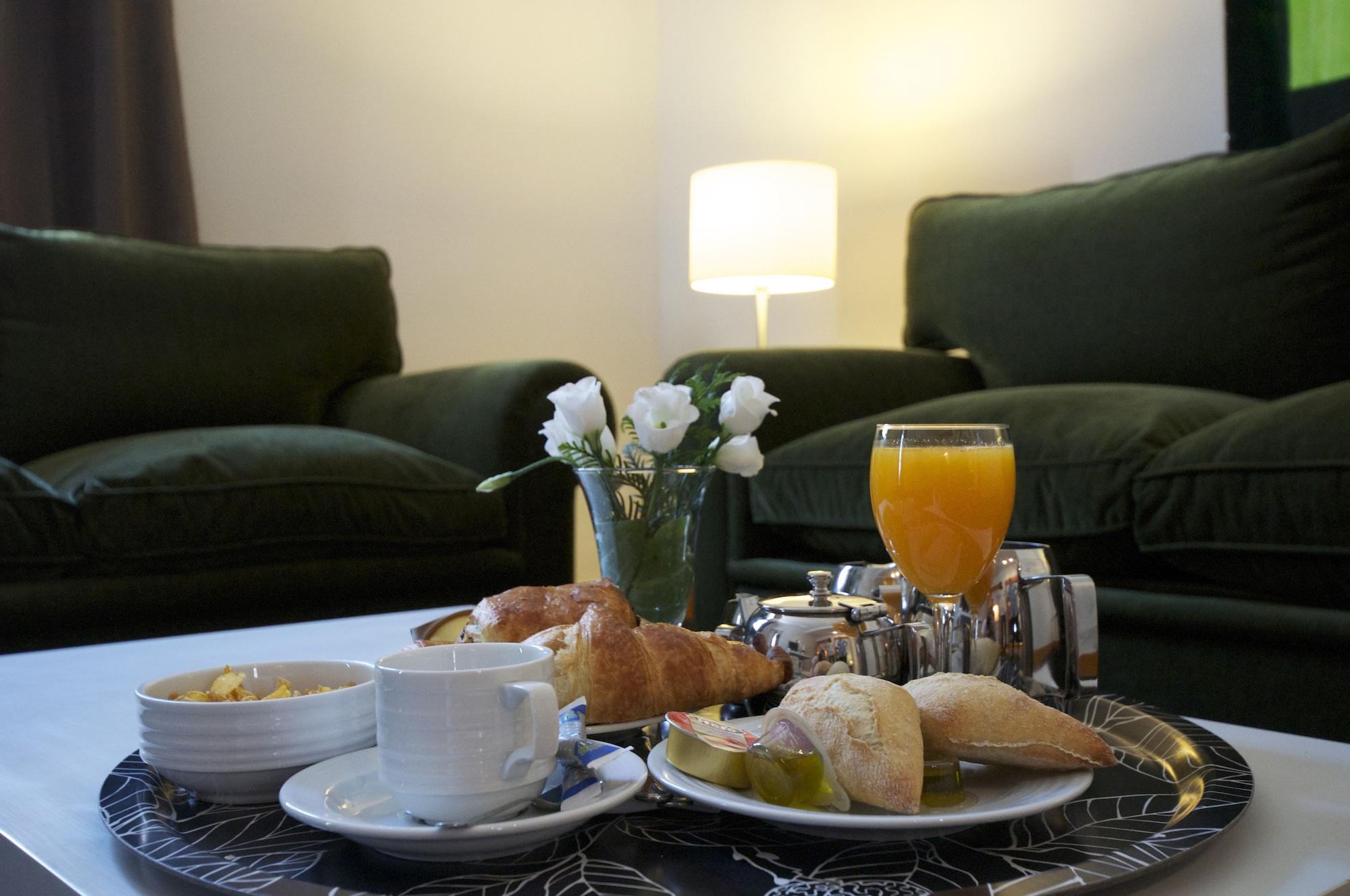 Prado Apartahotel 4*