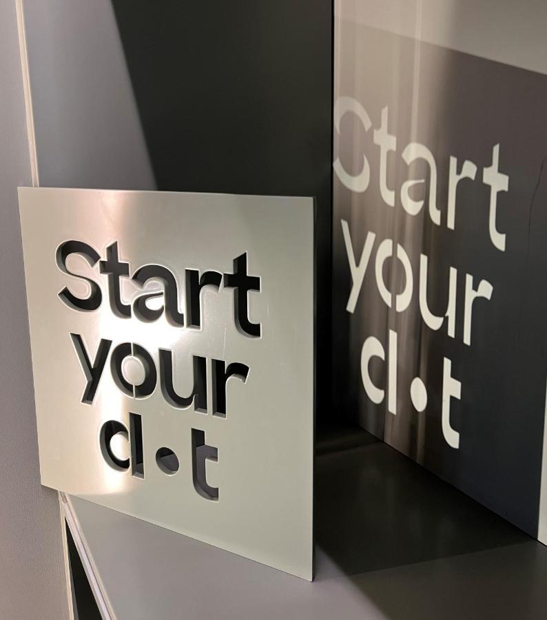 Chic & Basic Dot Madrid