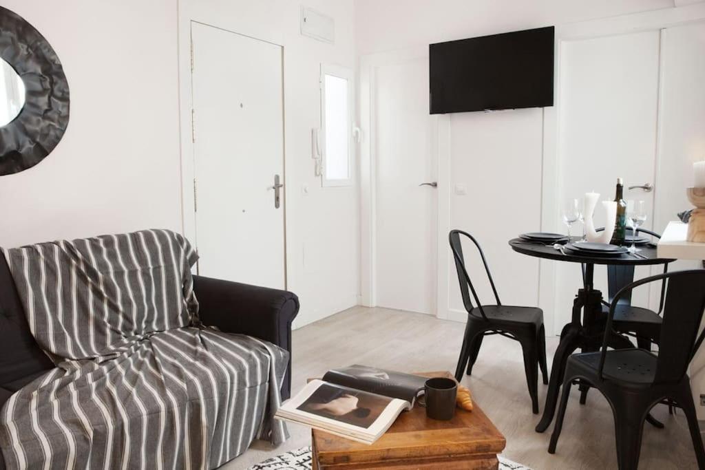 City Center Trendy & Charming Private Apartment