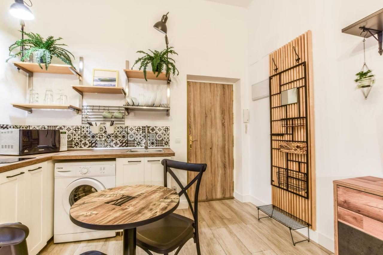 Apartamento Plaza De Lavapies Con Patio * Madrid
