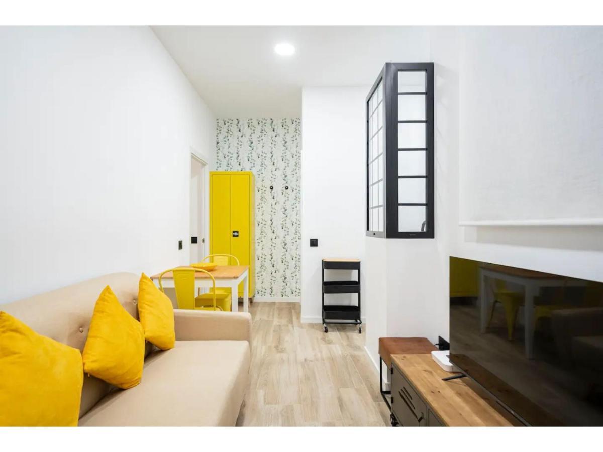 Apartamento Amarillo En Atocha Madrid