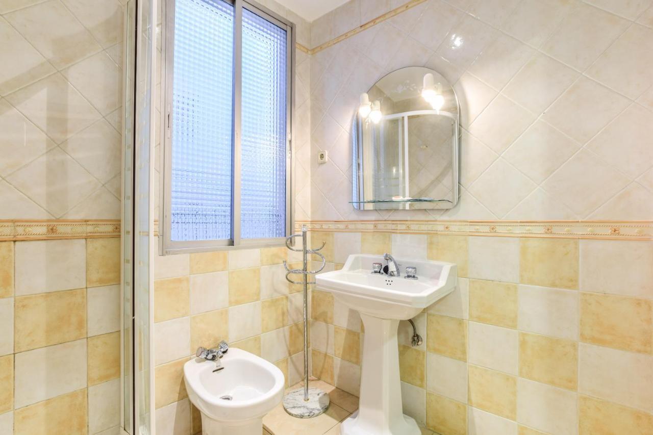 Apartamento Espacioso En La Plaza De Lavapies Apartamento *