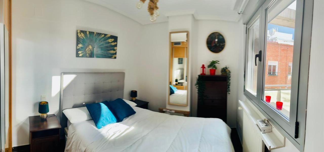 Precioso Atico Con Terraza - Cerca A Rio Apartamento Madrid