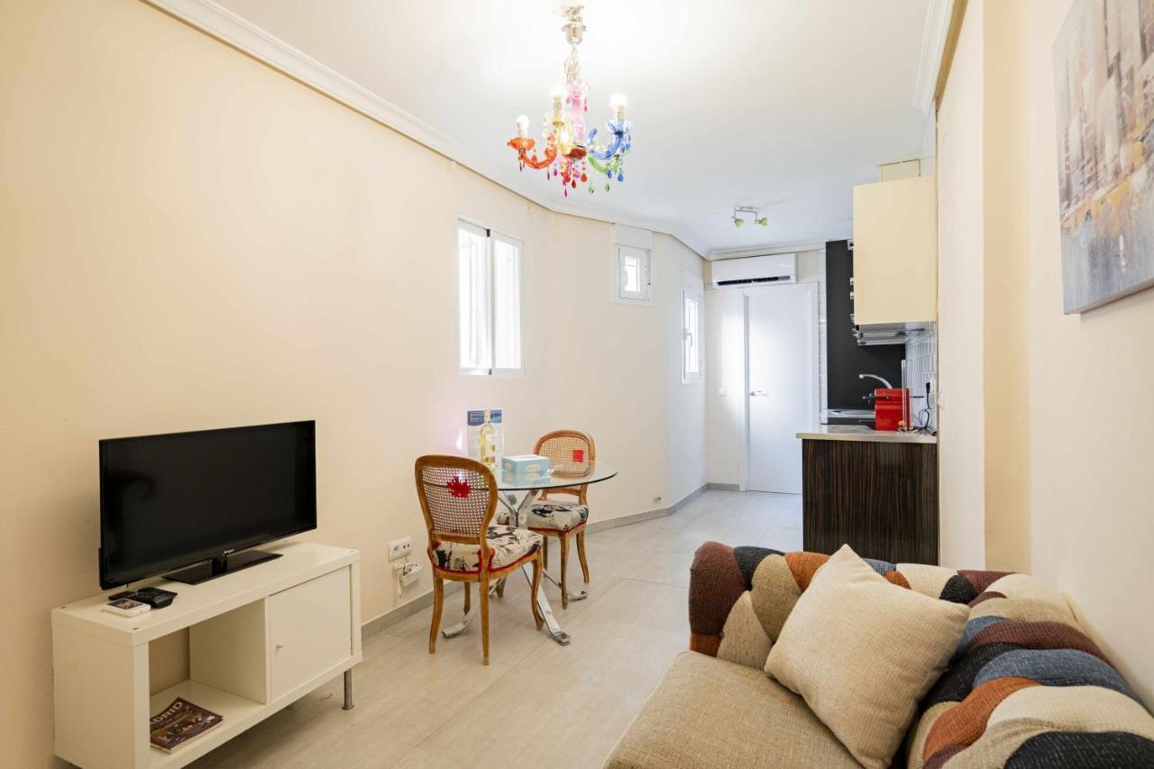 Cuidadosamente Decorado Junto Al Metro Apartamento *
