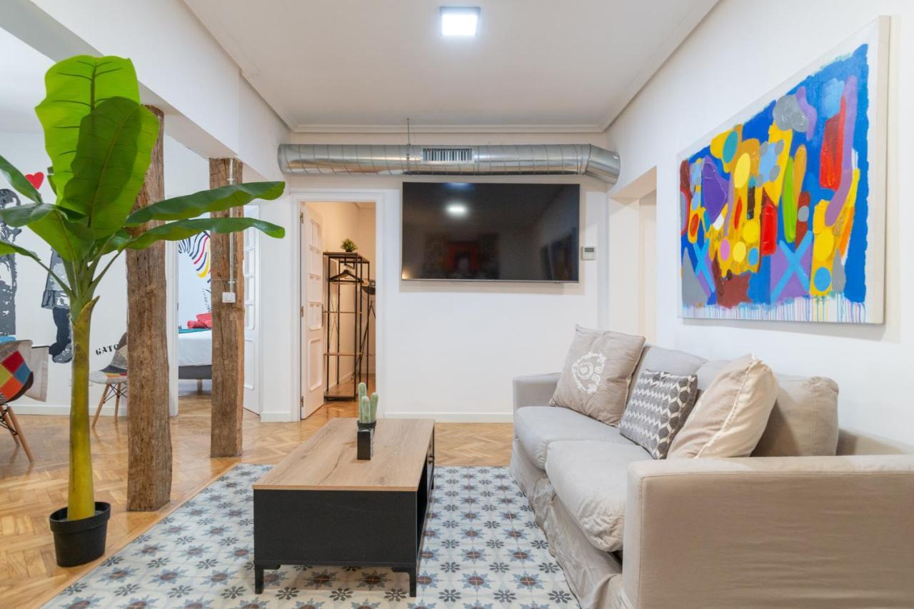 Apartamento Groups Art-pop, By Monaro*****