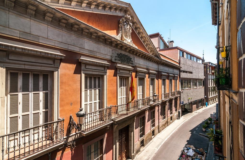 Chic Chueca- Calle Farmacia * Madrid