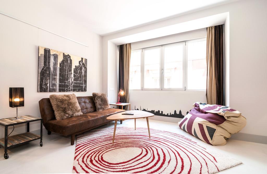 Chic Chueca- Calle Farmacia * Madrid