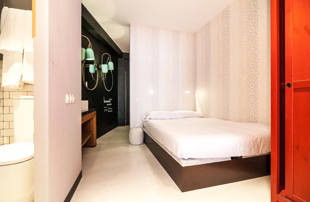 Chic Chueca- Calle Farmacia * Madrid