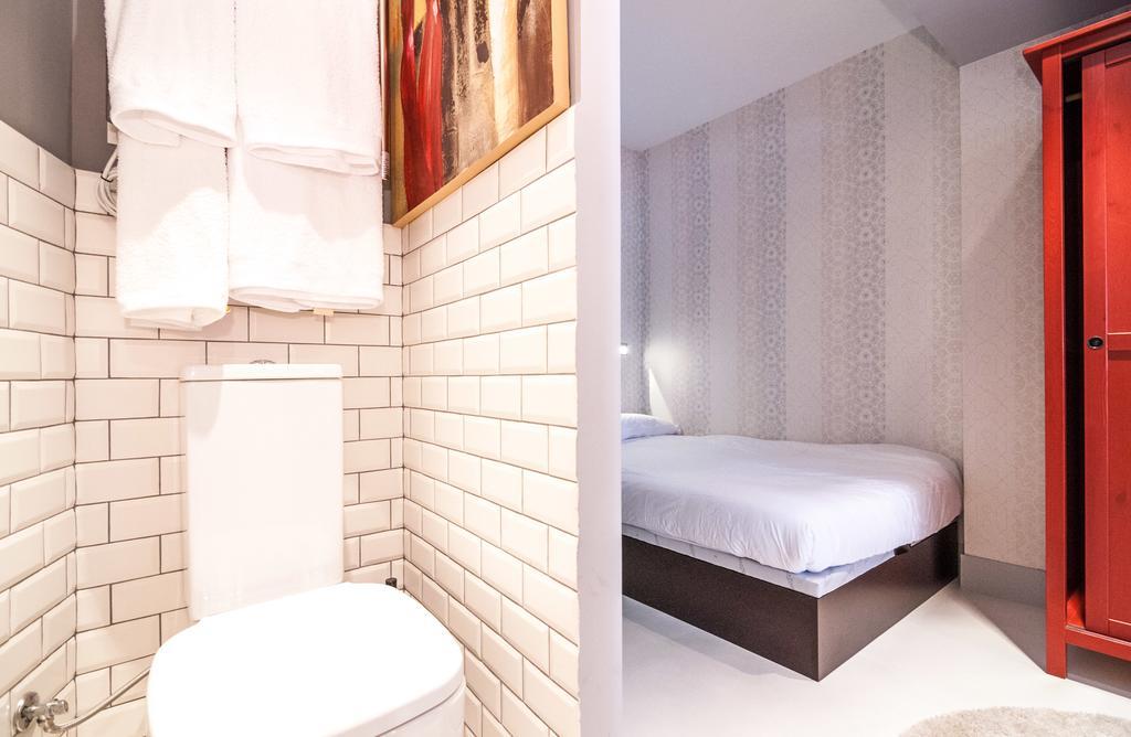Chic Chueca- Calle Farmacia Madrid