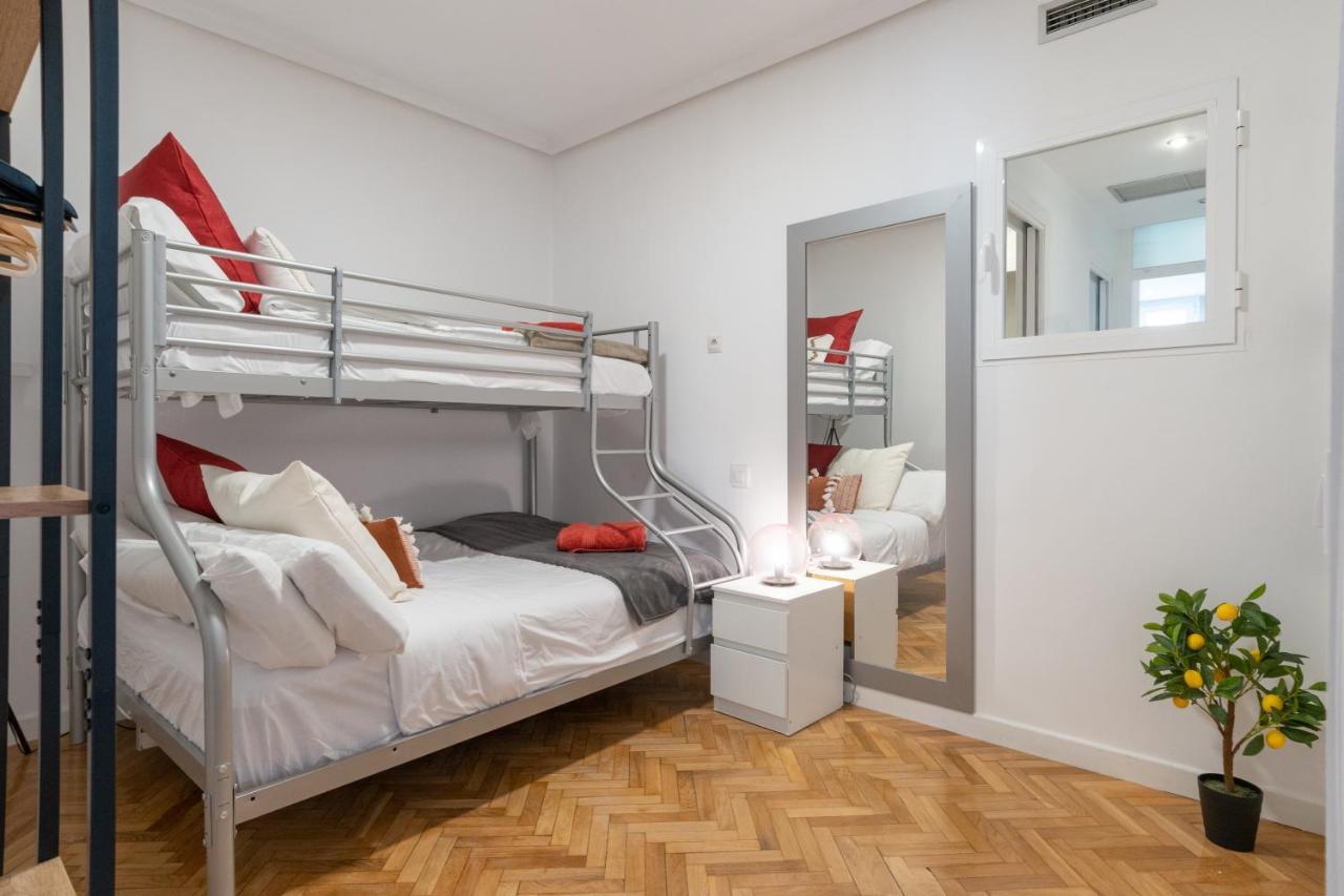 Apartamento Groups Art-pop, By Monaro*****