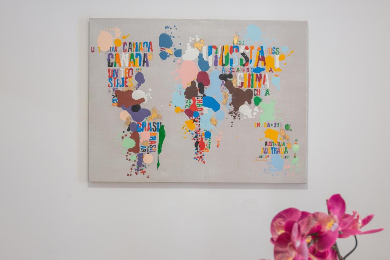 Apartamento Groups Art-pop, By Monaro***** *
