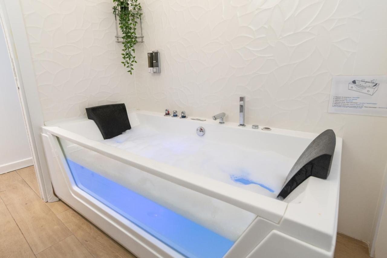 Jacuzzi Full Exterior Sol, By Monaro*****
