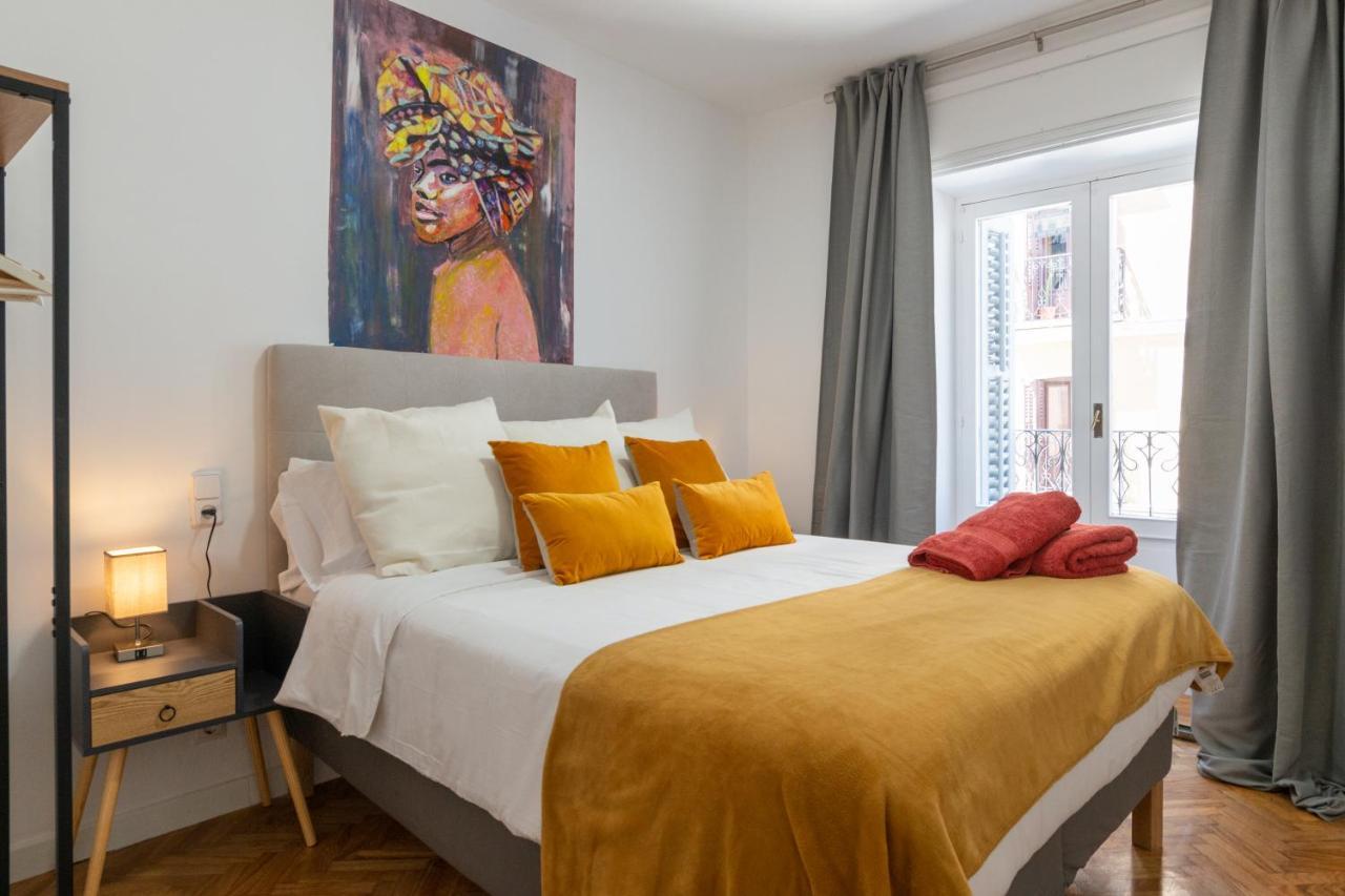 Apartamento Groups Art-pop, By Monaro***** *