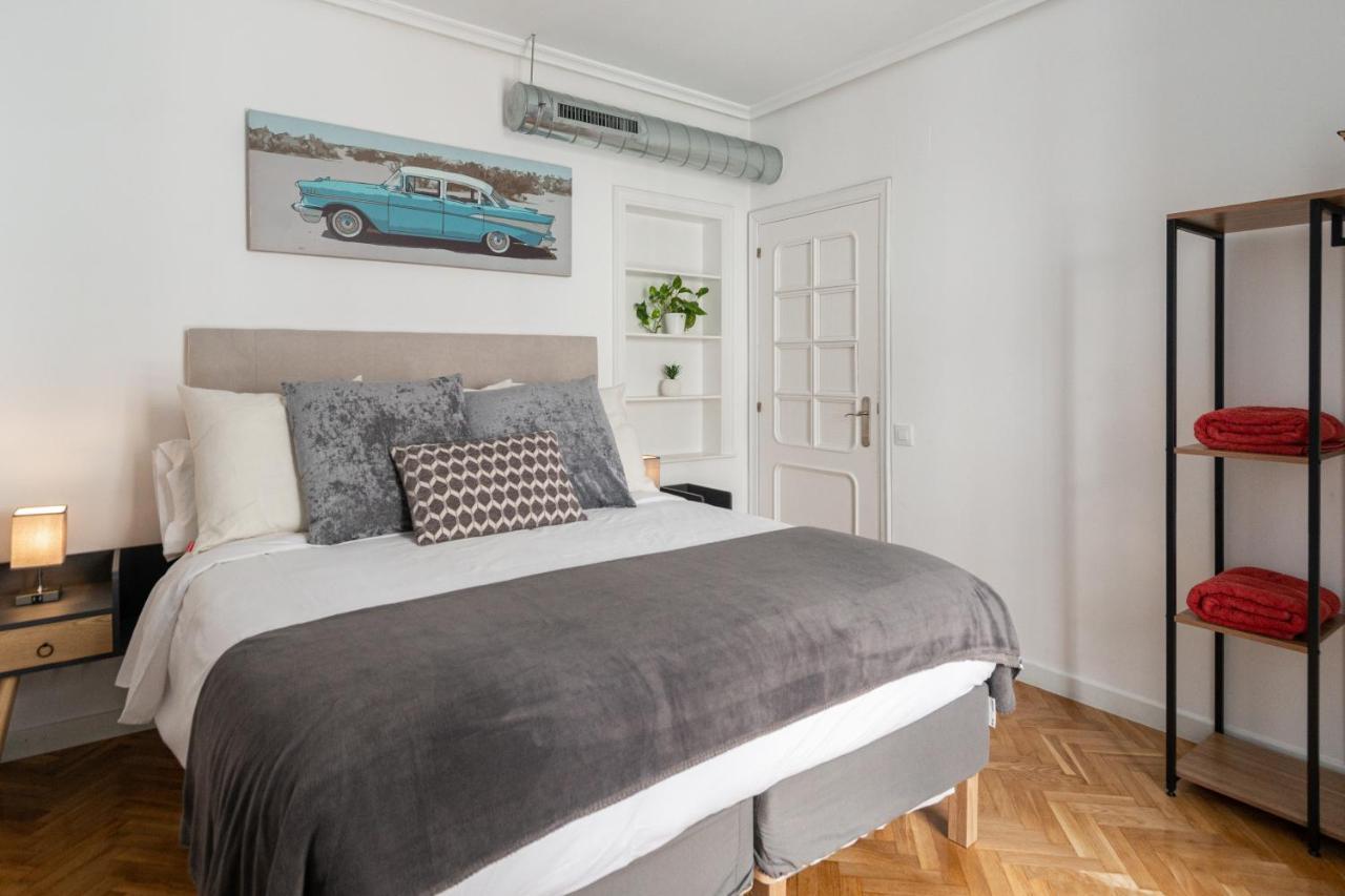 Apartamento Groups Art-pop, By Monaro*****