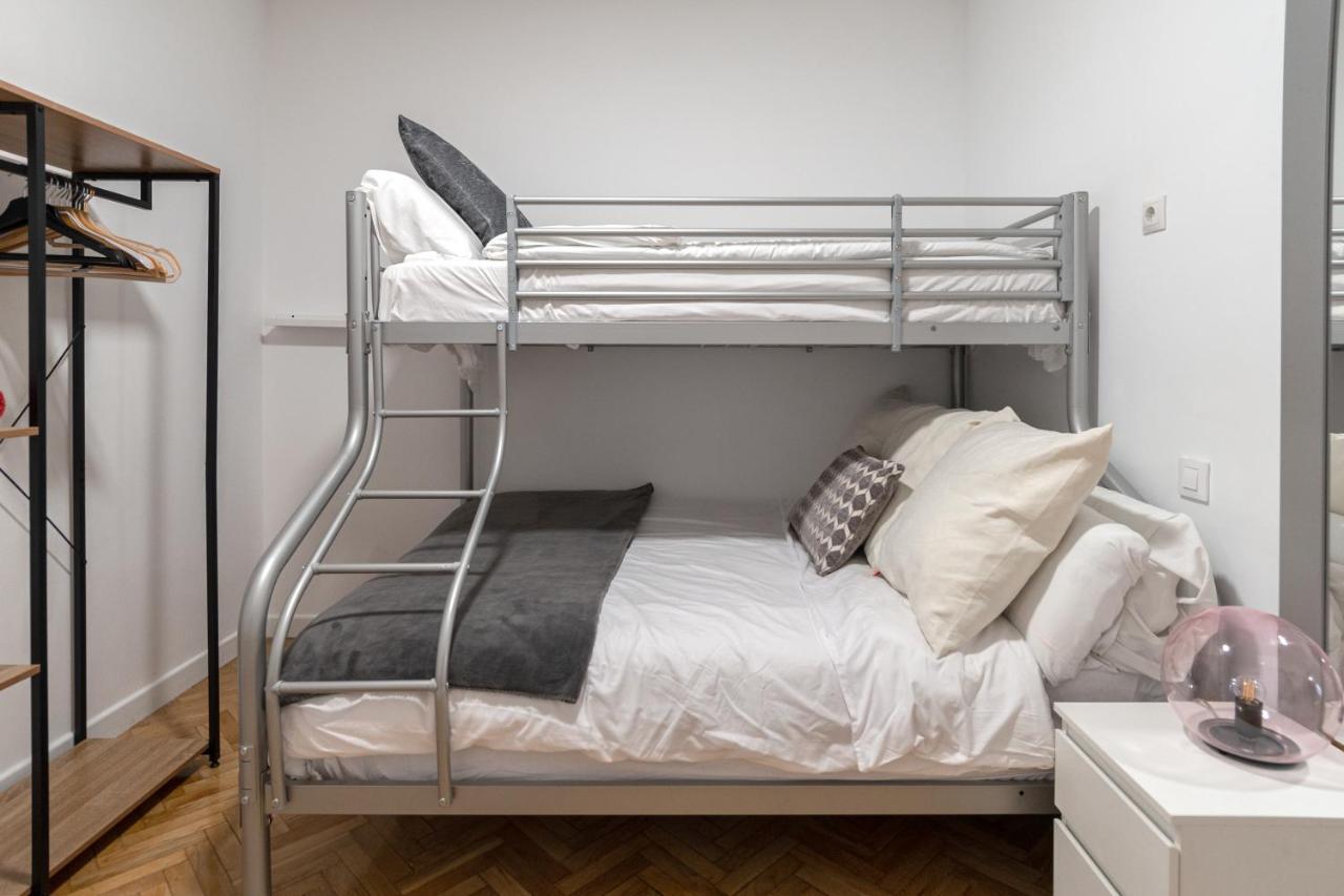 Apartamento Groups Art-pop, By Monaro***** *