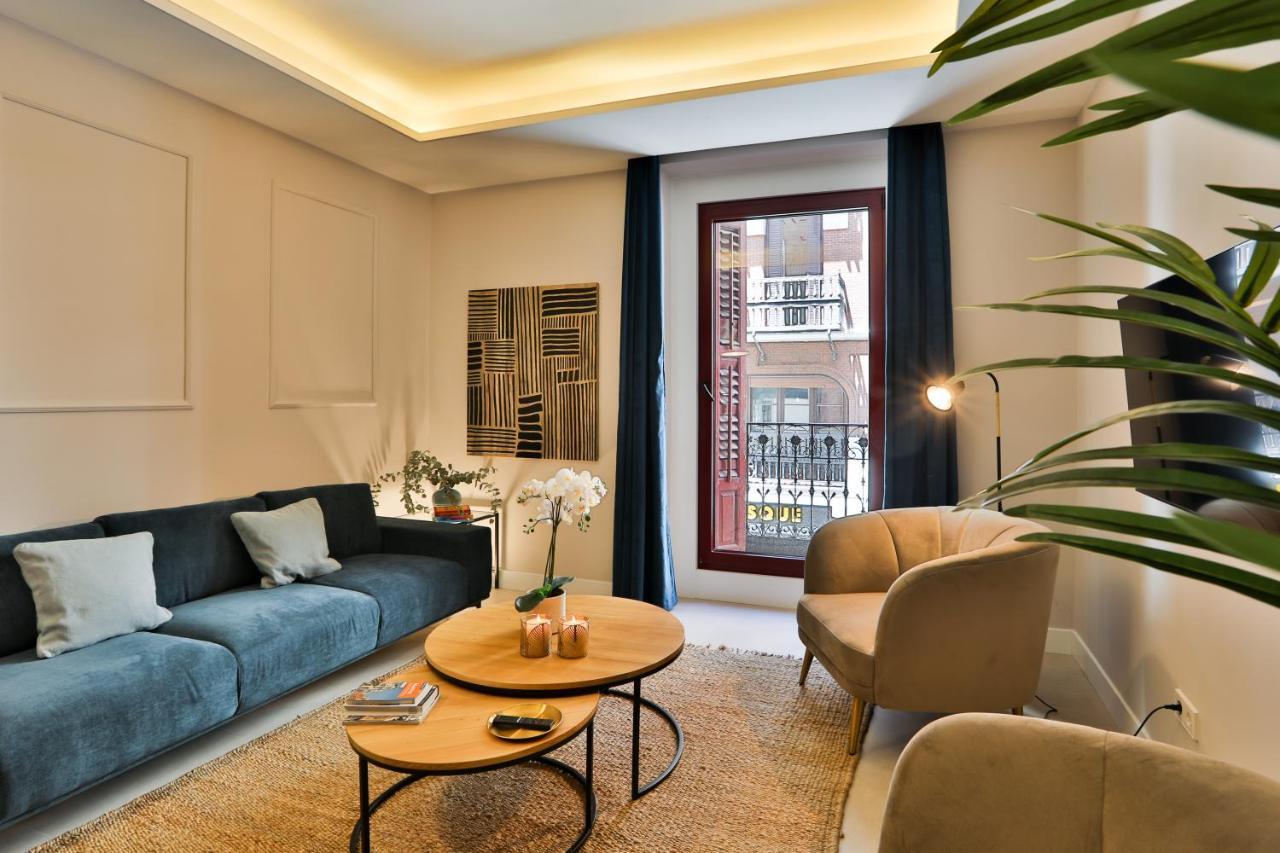 Gran Via. Salud. Puerta Del Sol. Callao. Apartment