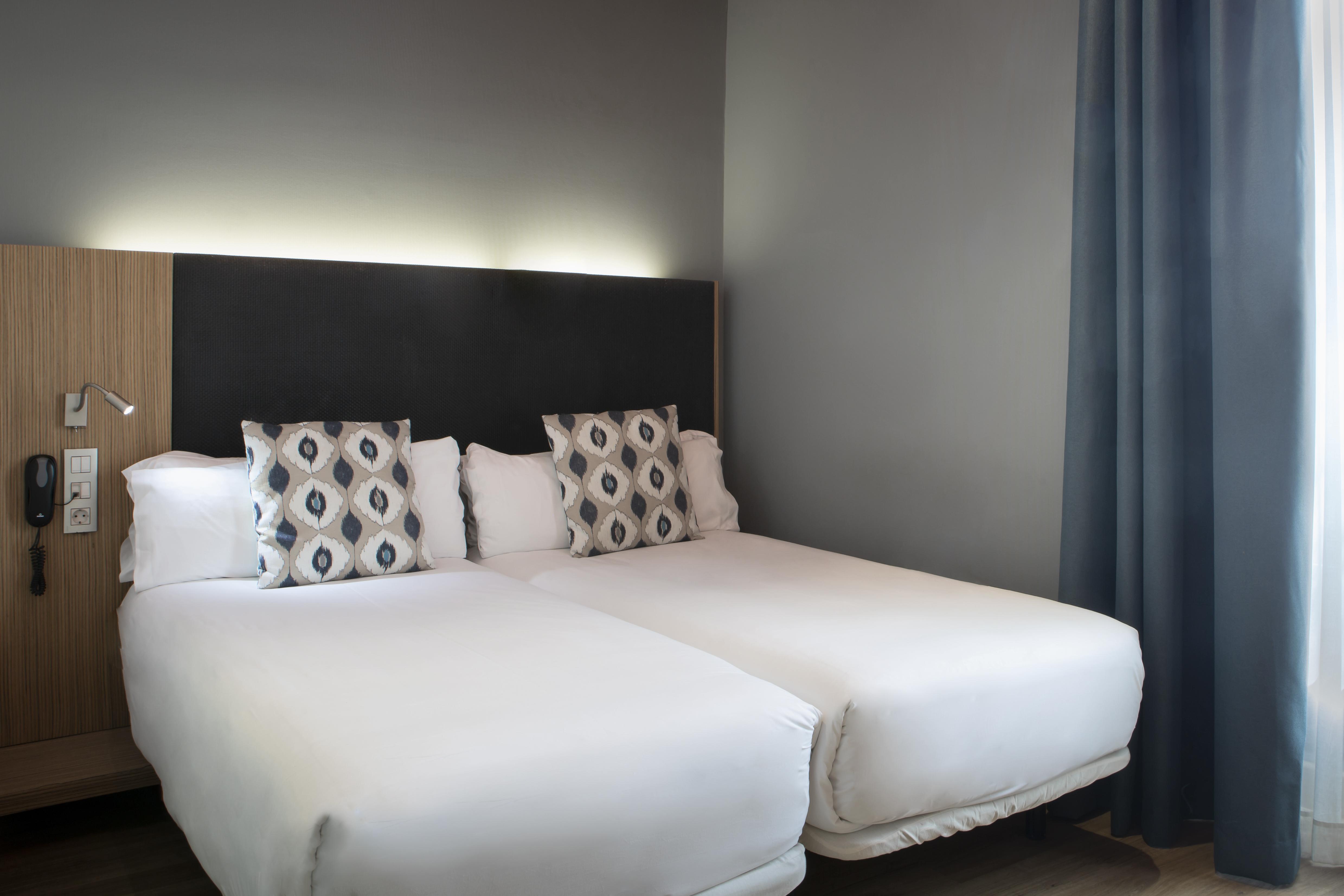 Hotel Petit Palace Plaza Del Carmen 4*