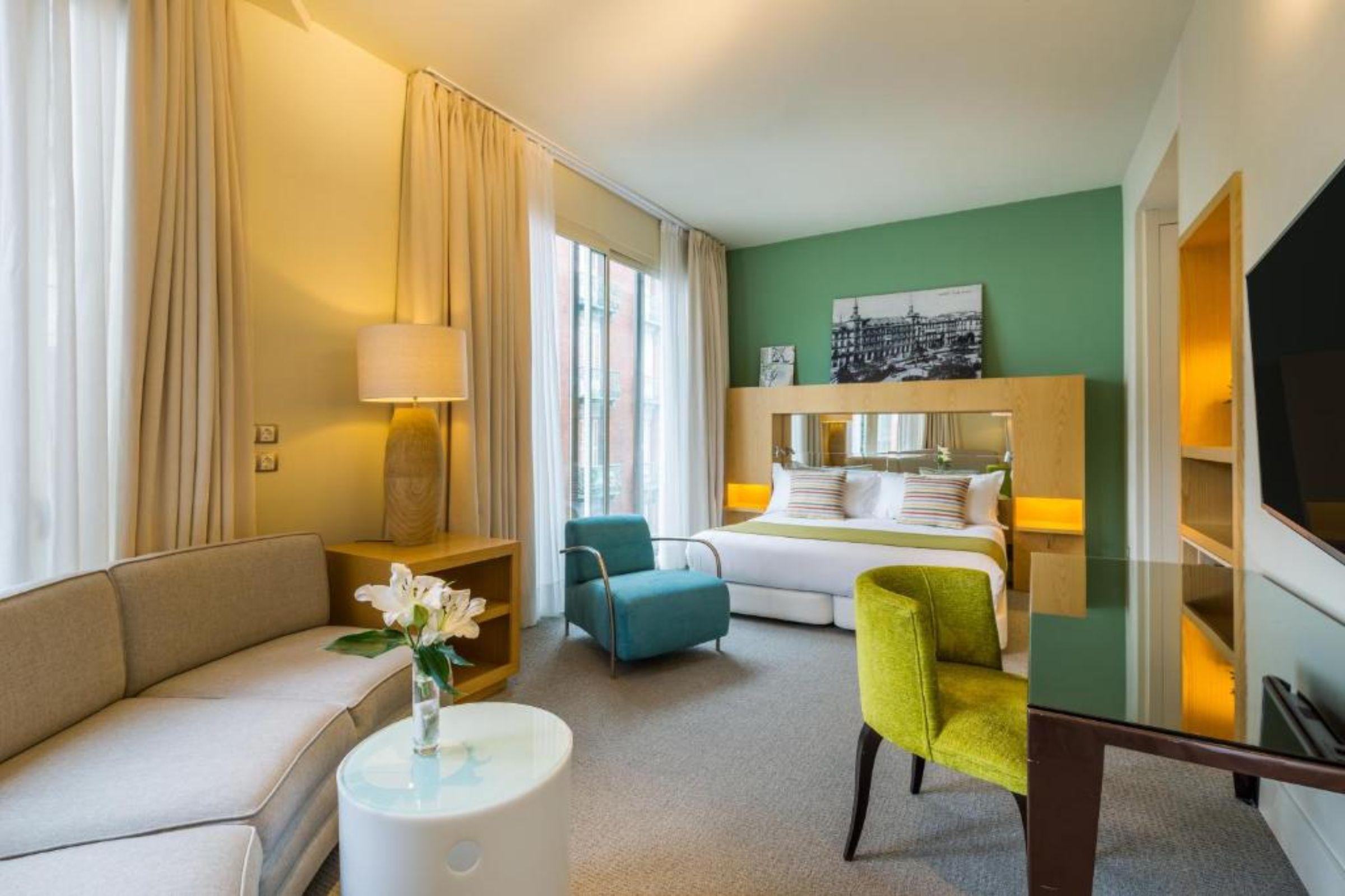 Mate Alicia, Hotel Madrid
